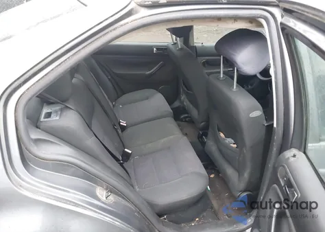 2004 Volkswagen Jetta Gls 2.0L z USA, uszkodzony, nr VIN 3VWSA69MX4M111637